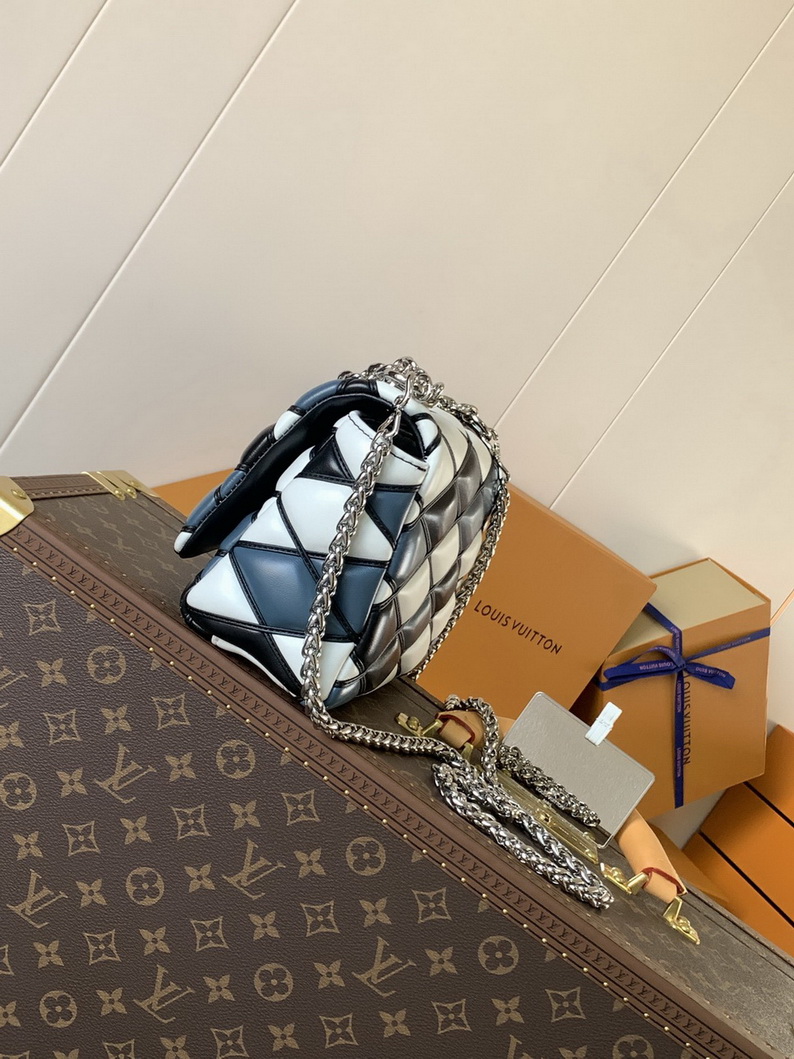 LV Bag-NFC(AAA)-657