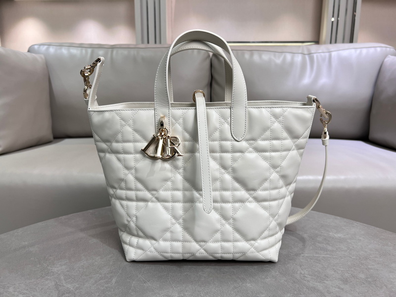 Dior Handbags AAA(Women)-537