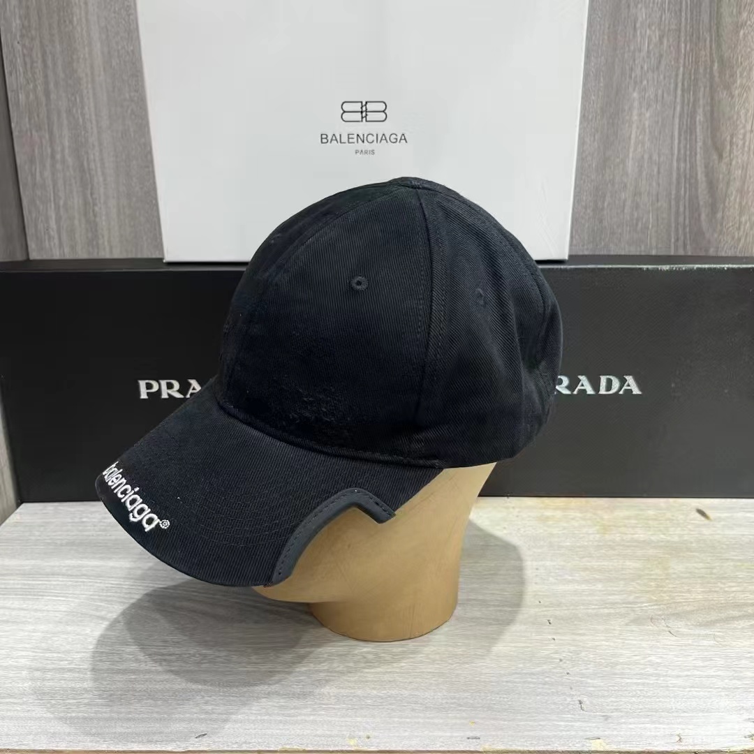 Balenciaga Cap-370