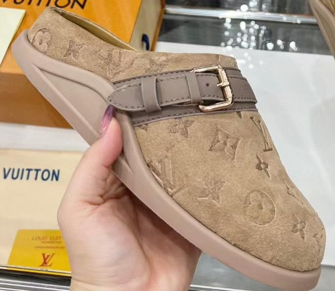LV Slippers Women(AAA)