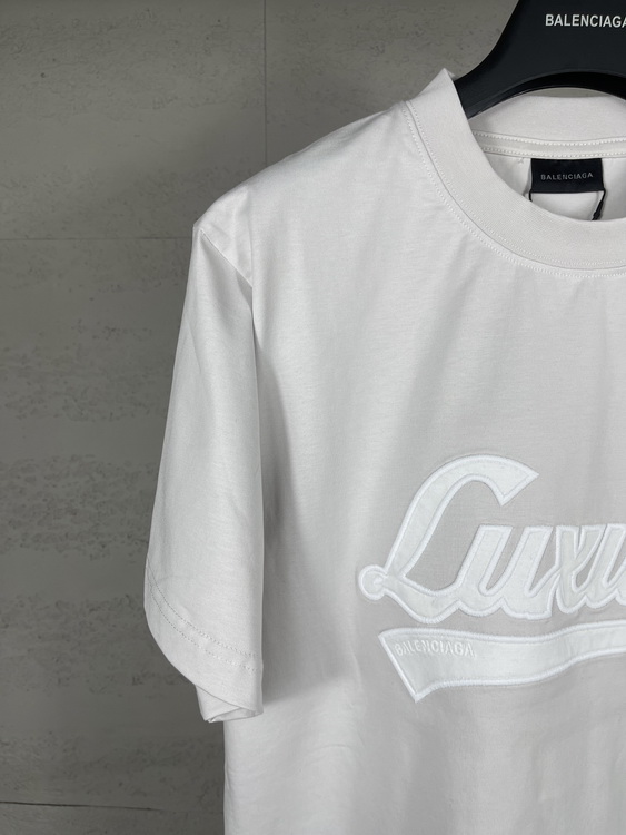 Balenciaga T-shirts(Women)-010