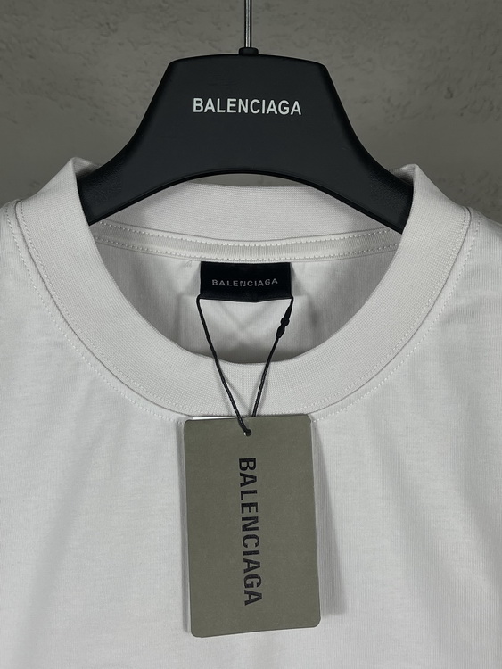 Balenciaga T-shirts(Women)-010