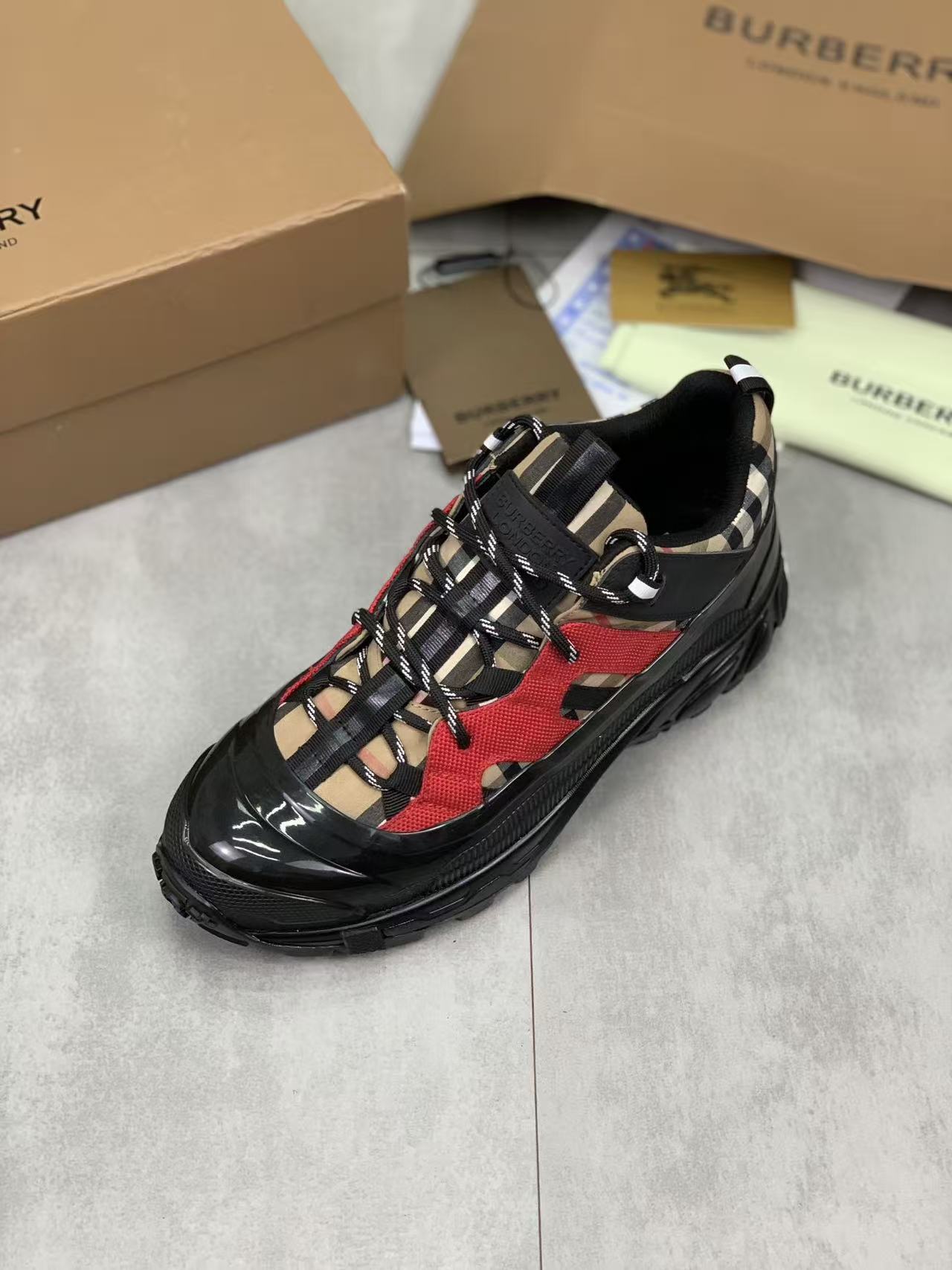 Burberry Shoes(AAA)-015