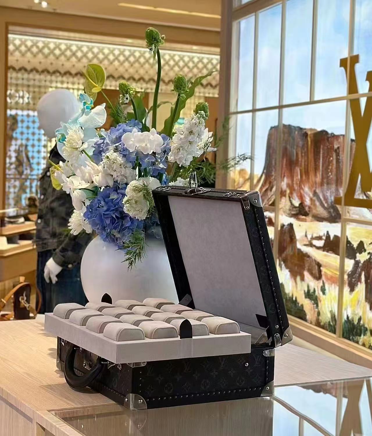 LV Coffret 8 Montres-002