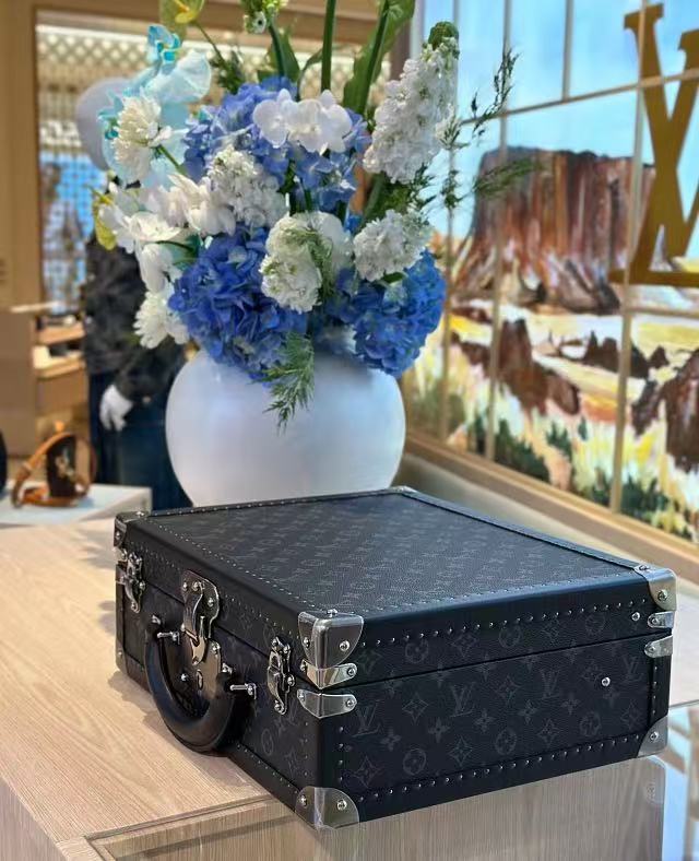 LV Coffret 8 Montres-002