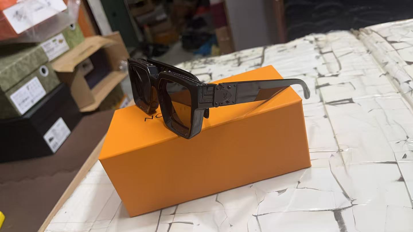 LV Sunglasses(AAAA)-3525