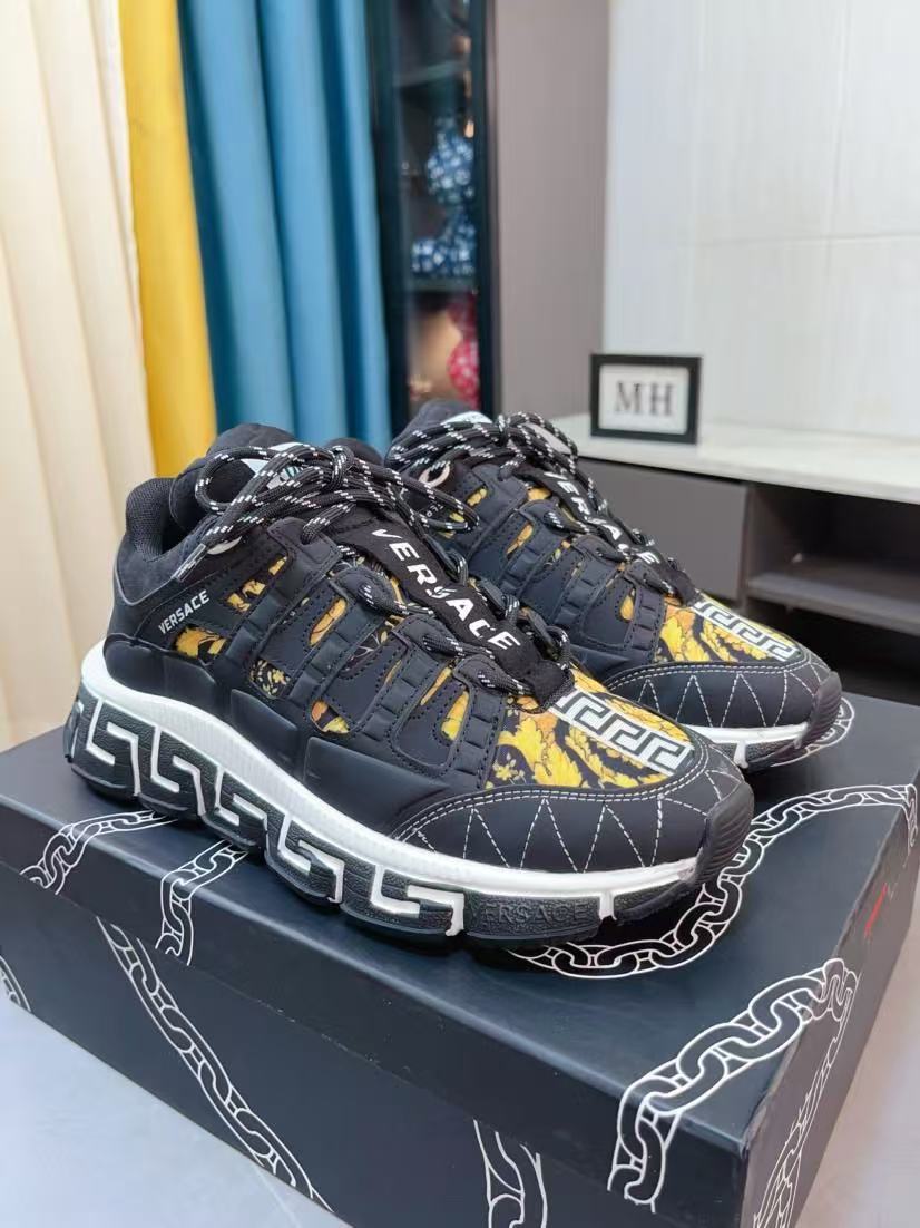 Versace Shoes(AAA)-194