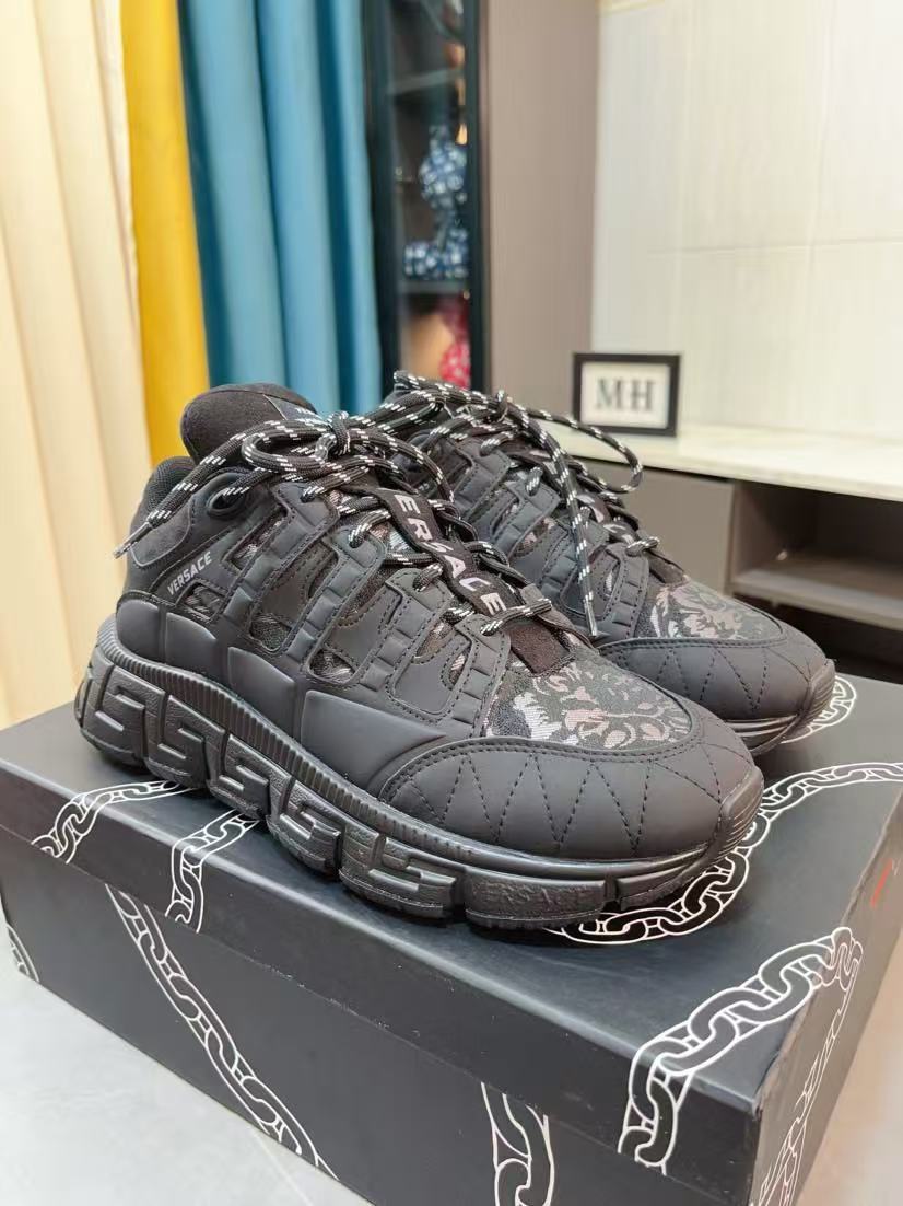 Versace Shoes(AAA)-209