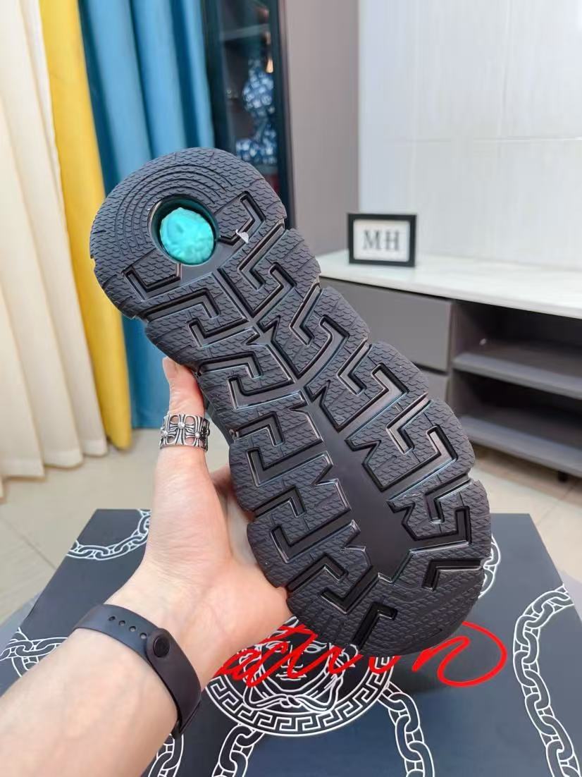 Versace Shoes(AAA)-209