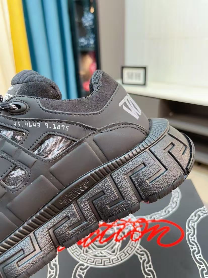 Versace Shoes(AAA)-209