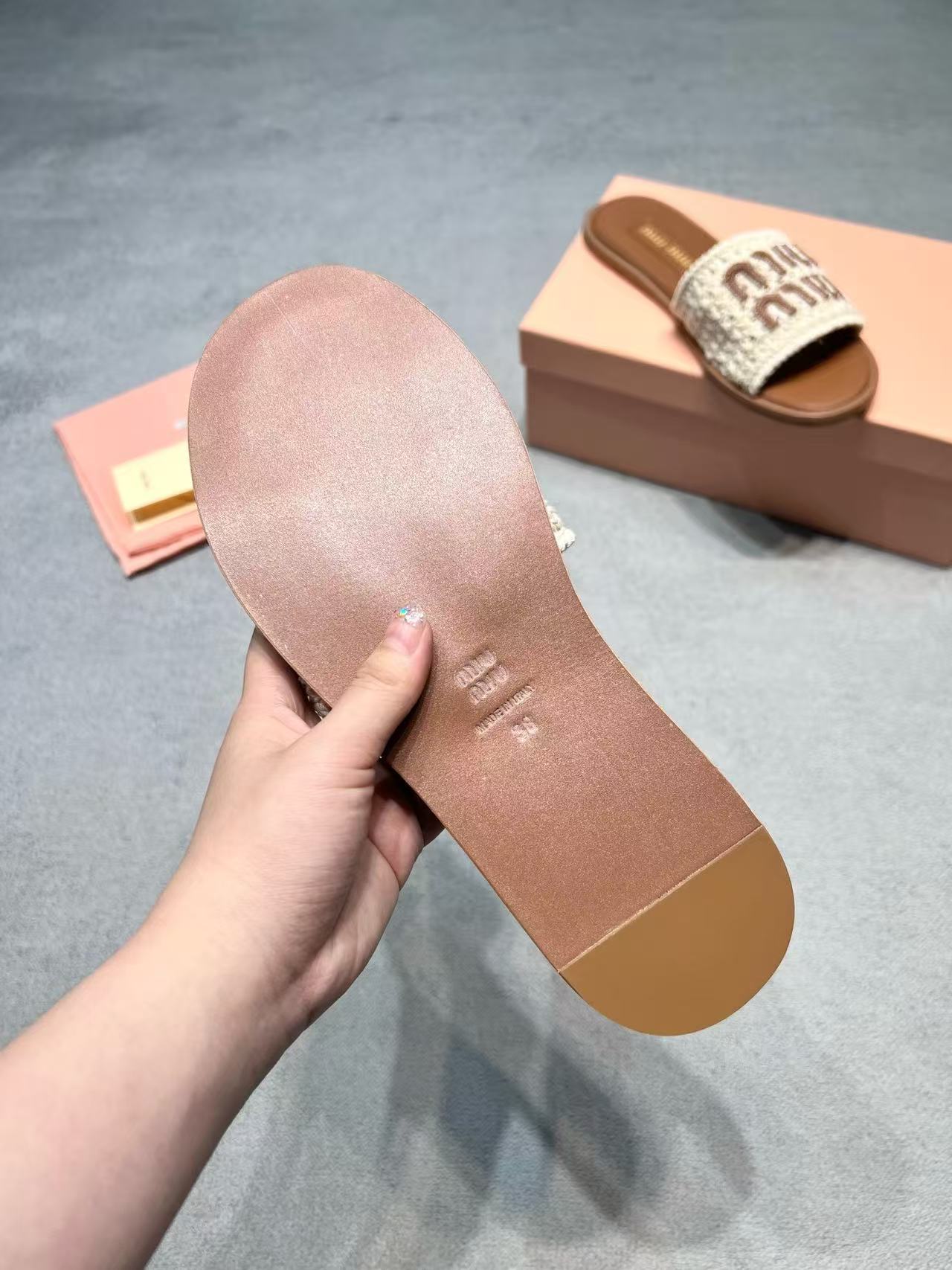Miu Miu Slippers Women(AAA)-001