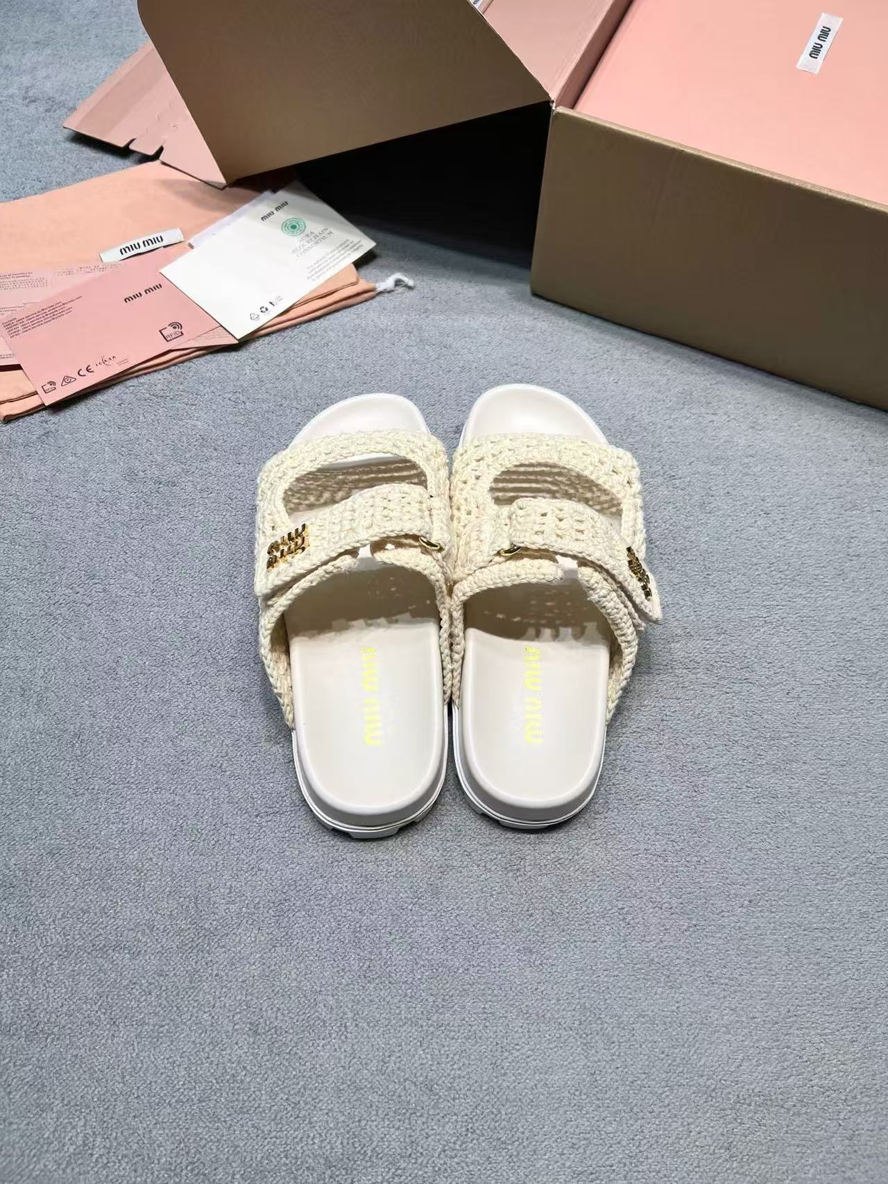 Miu Miu Slippers Women(AAA)-002