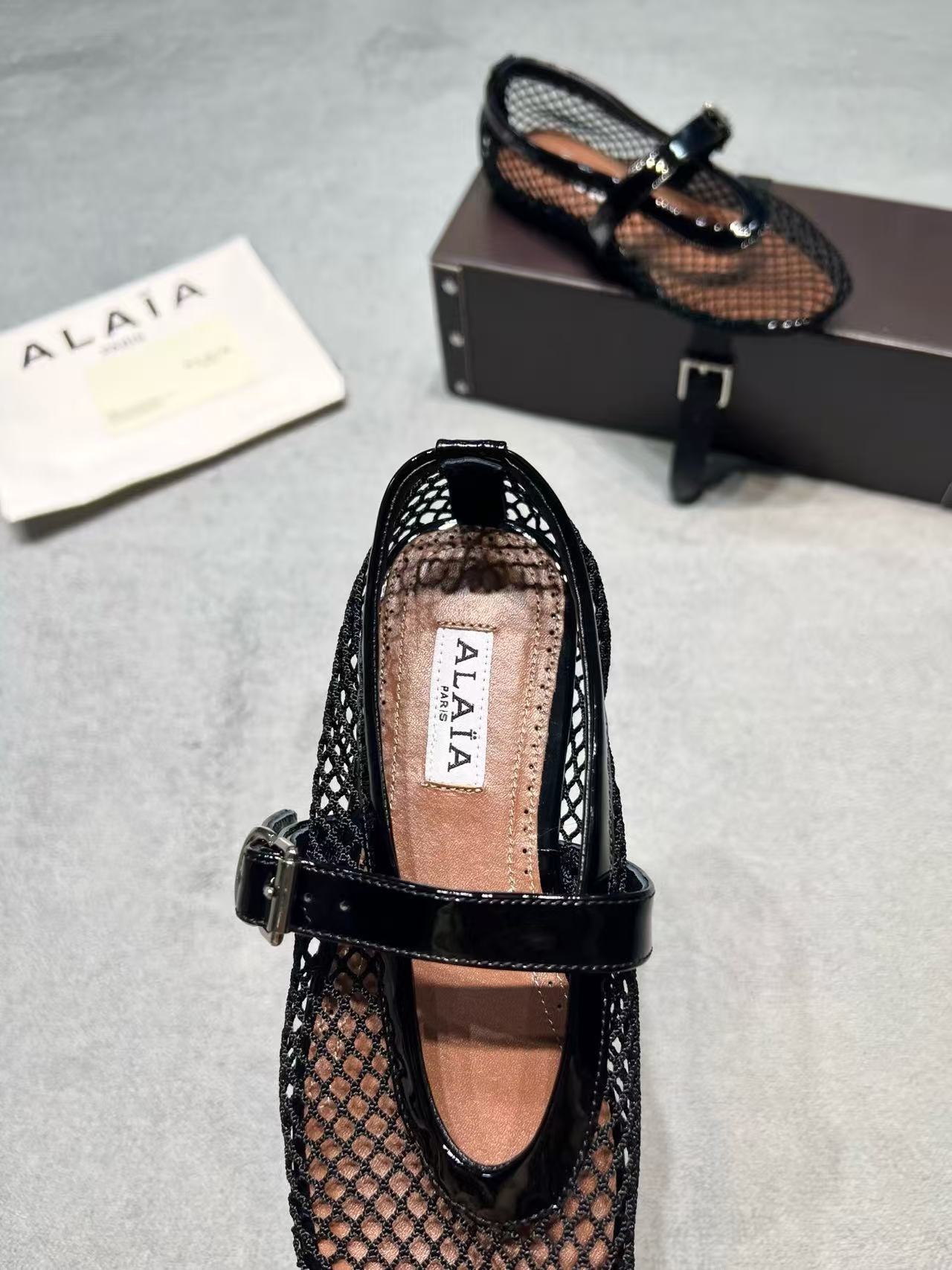 Alaia Shoes AAA(Women)-001
