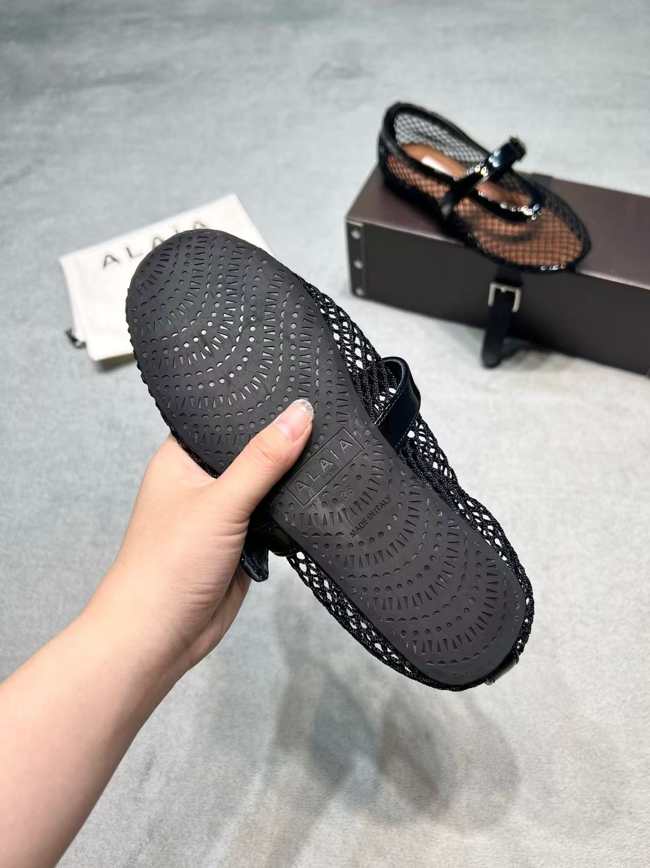 Alaia Shoes AAA(Women)-001
