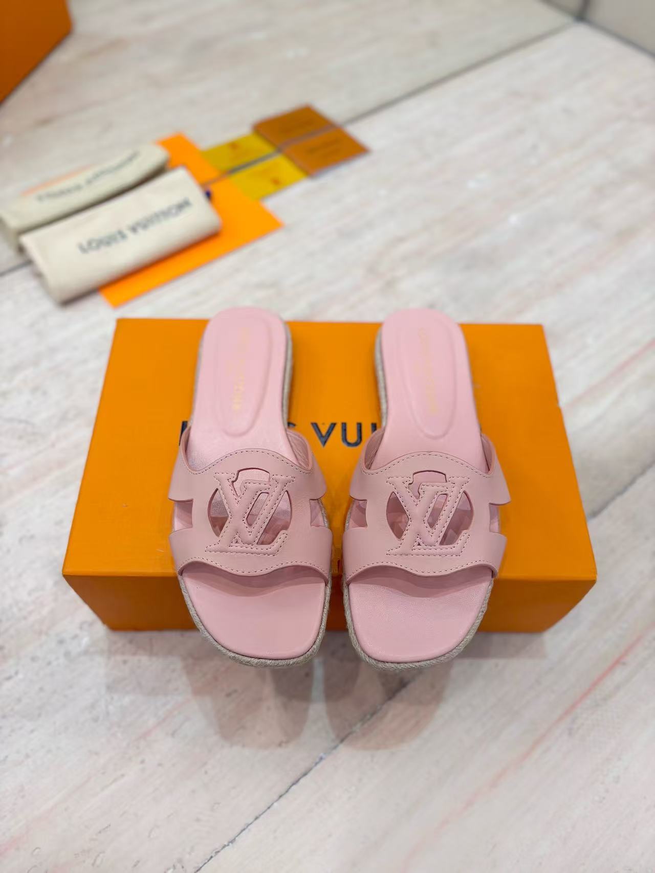 LV Slippers Women(AAA)-035