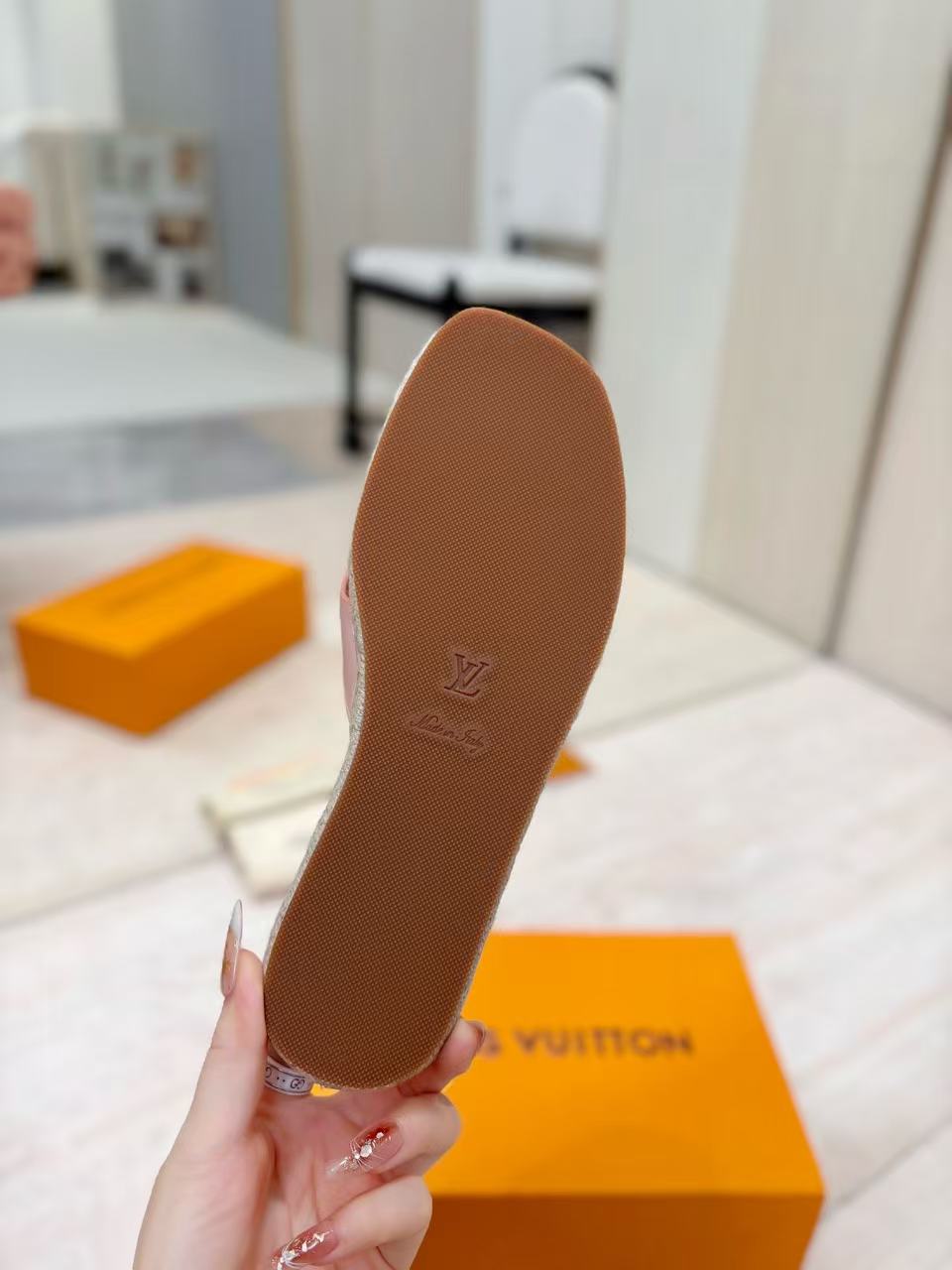 LV Slippers Women(AAA)-035