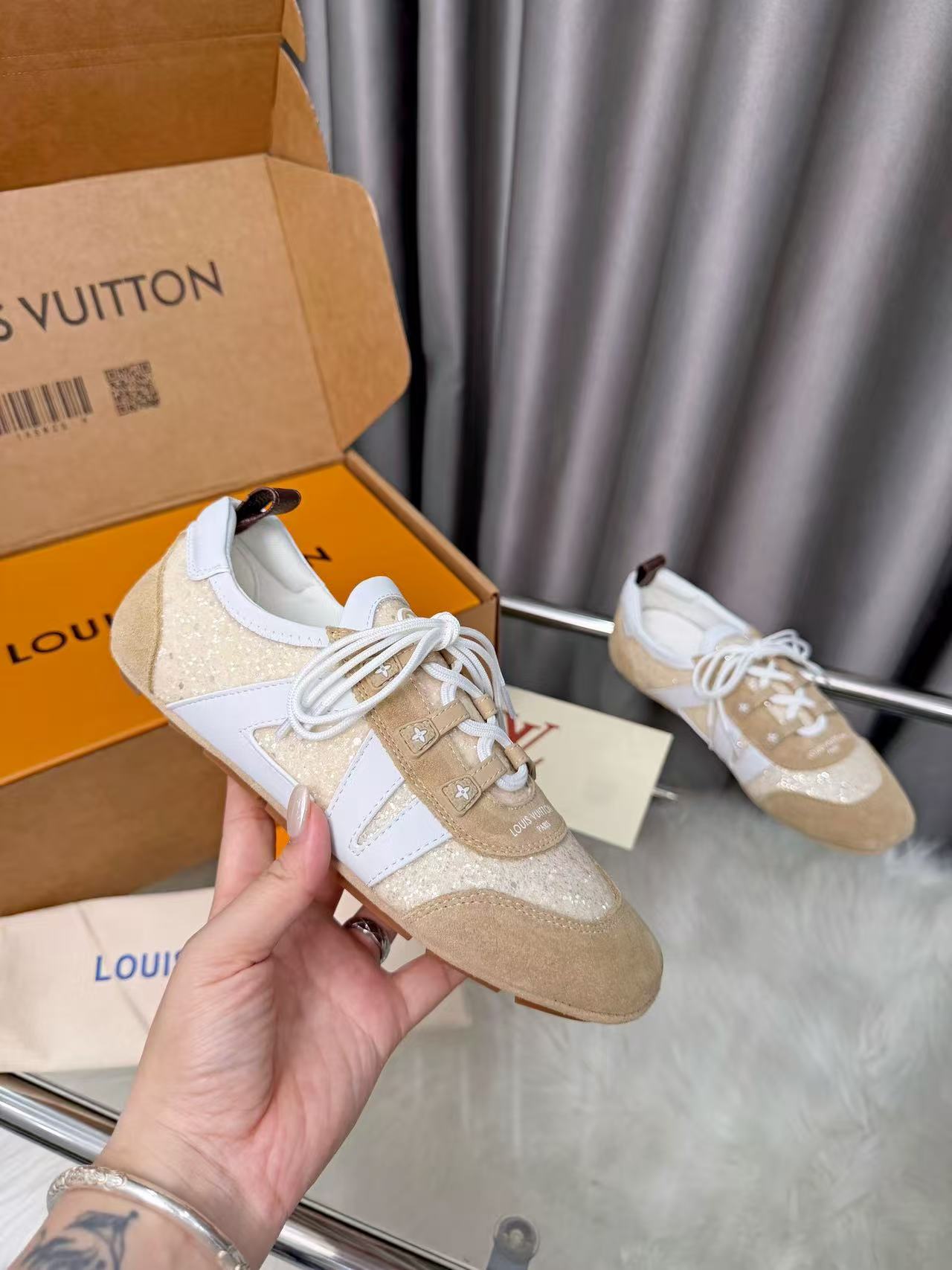 LV Shoes AAA(Women)-107