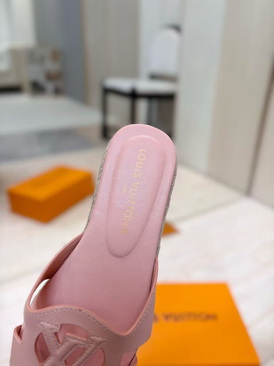 LV Slippers Women(AAA)-035