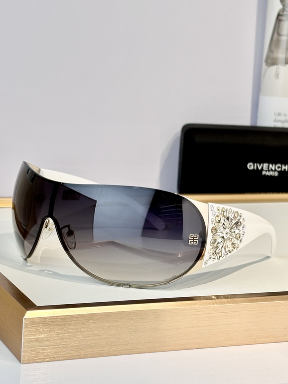 GIVENCHY Sunglasses(AAAA)-010