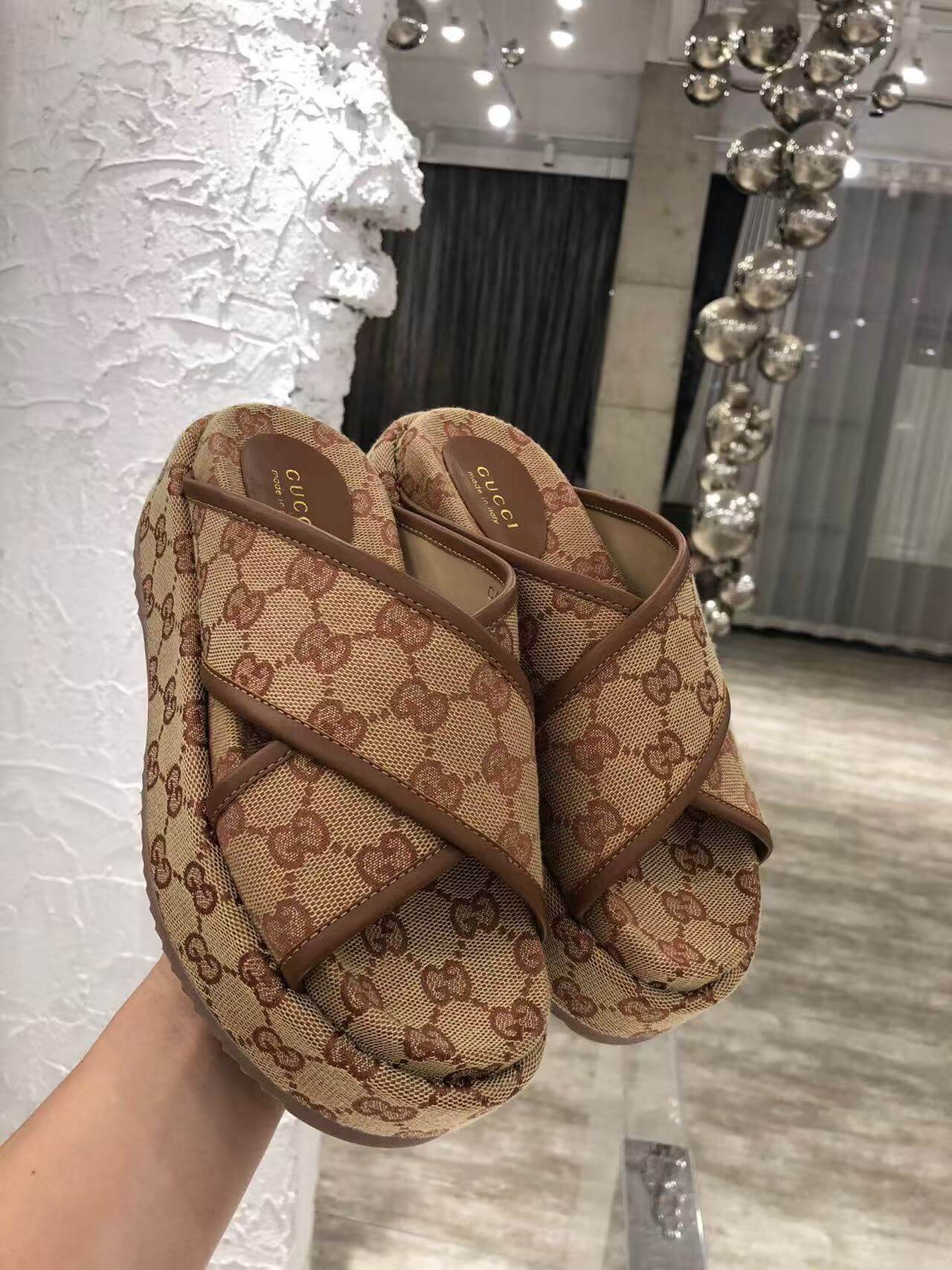 LV Slippers(AAA)-062