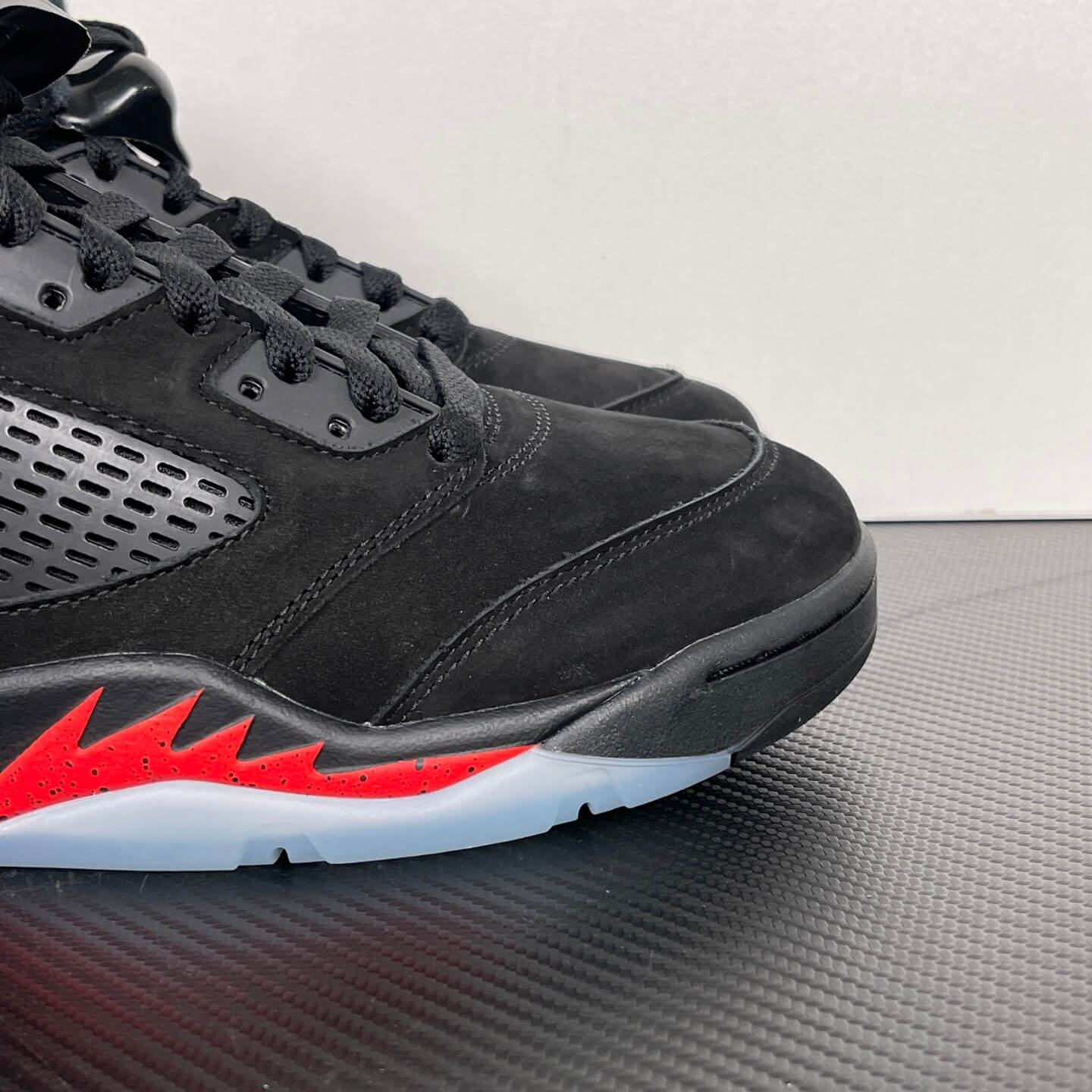 Air Jordan 5 Retro-102