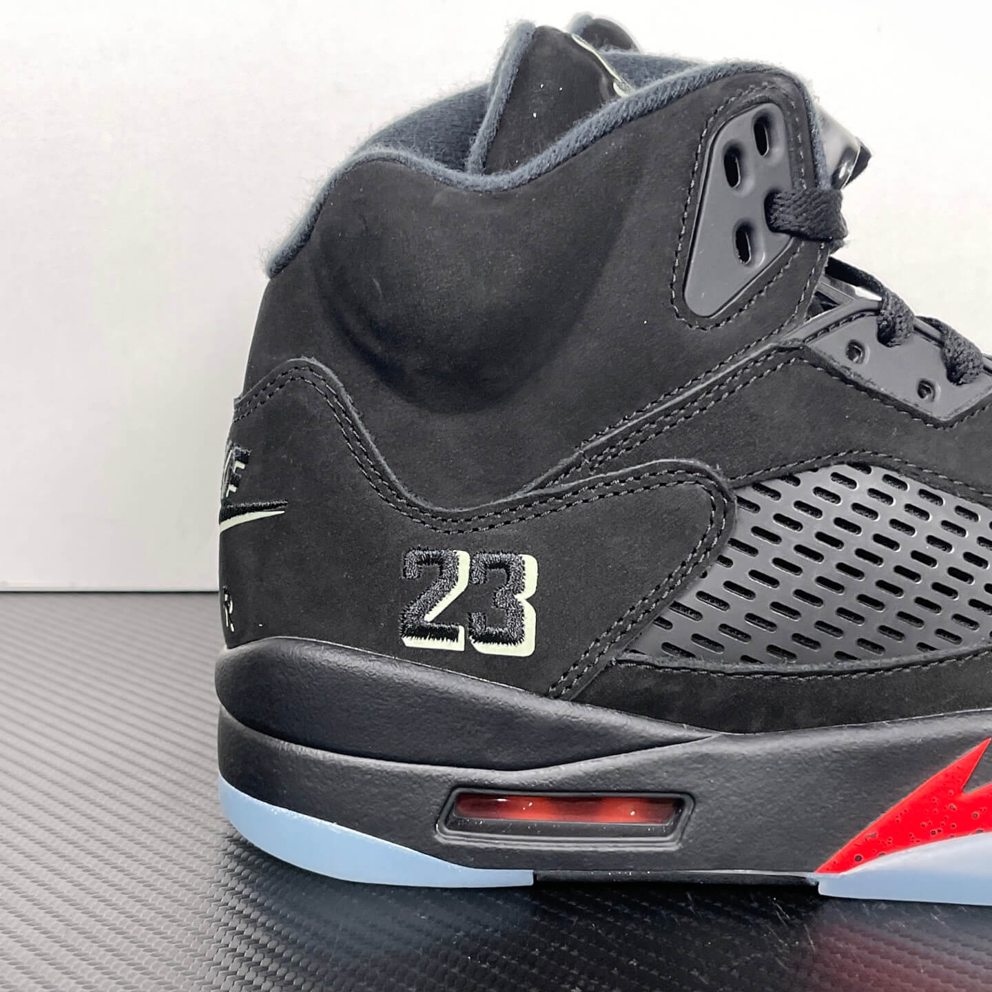 Air Jordan 5 Retro-102