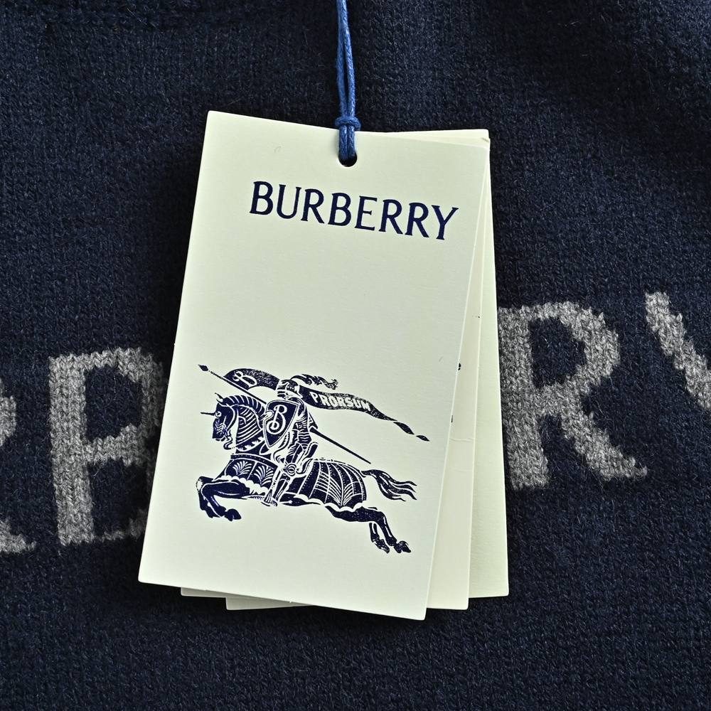 Burberry Sweater-042
