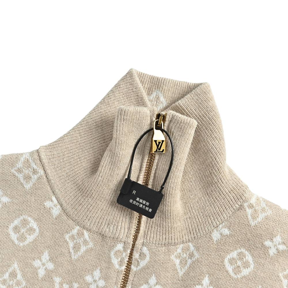 LV Sweater-489