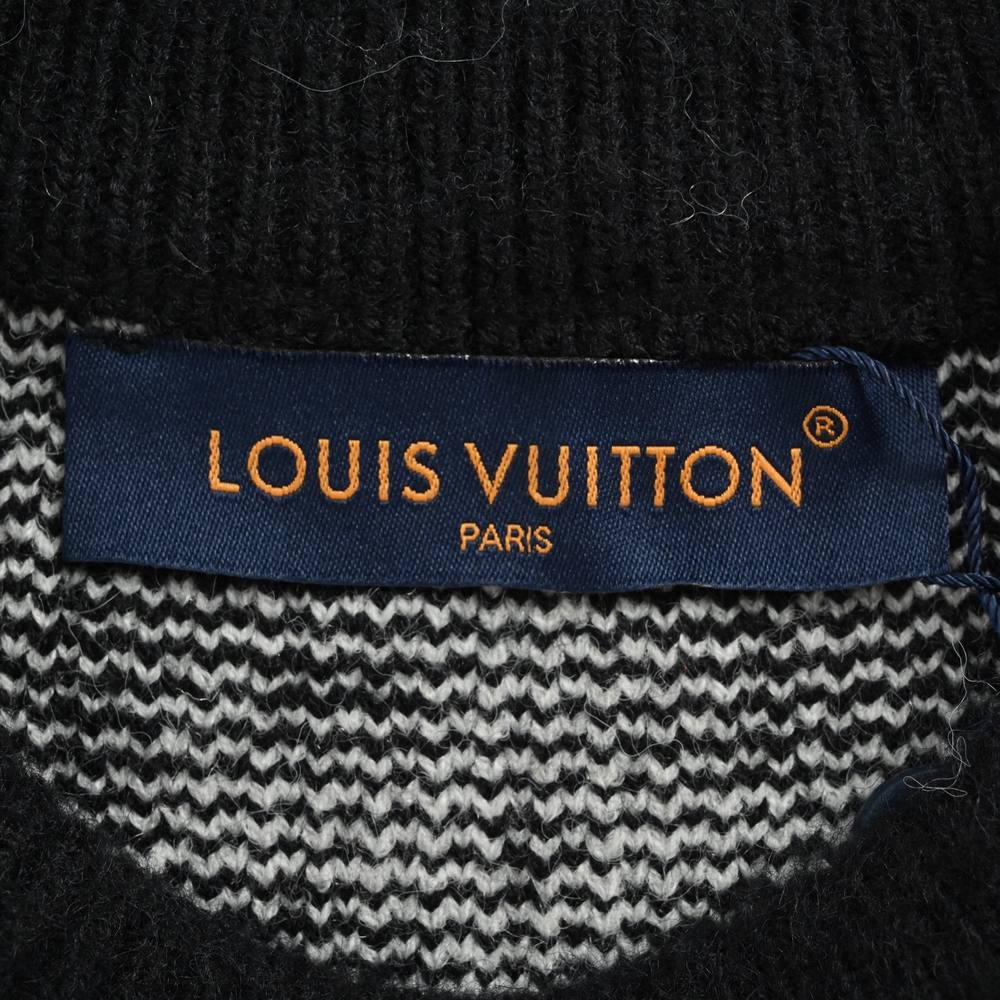 LV Sweater-486