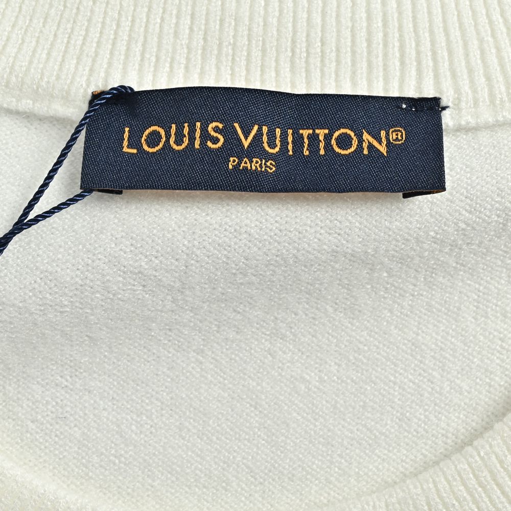 LV Sweater-481