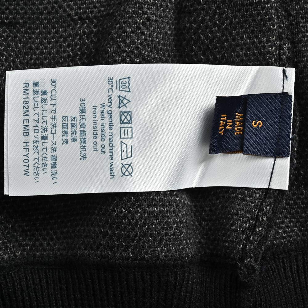 LV Sweater-478