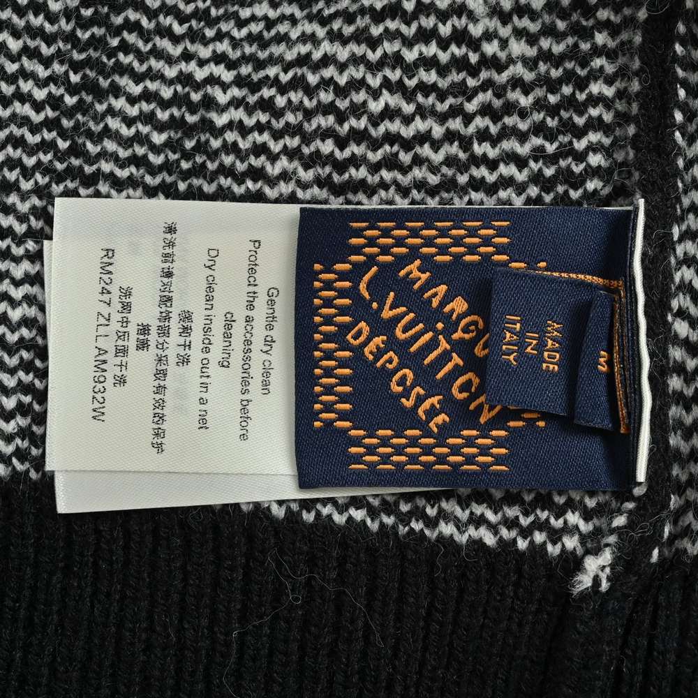 LV Sweater-486