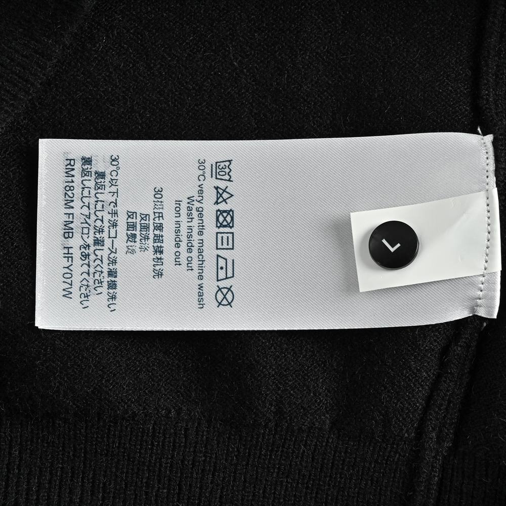 LV Sweater-480