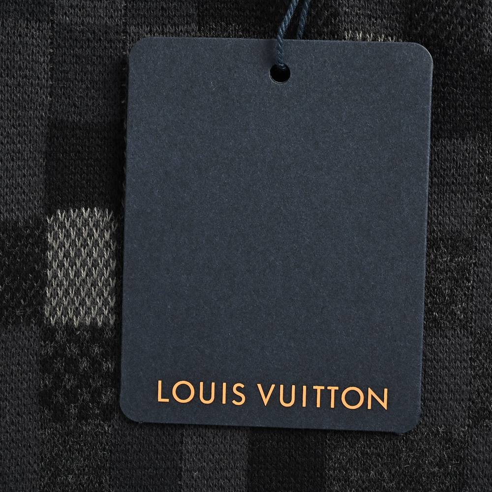 LV Sweater-478