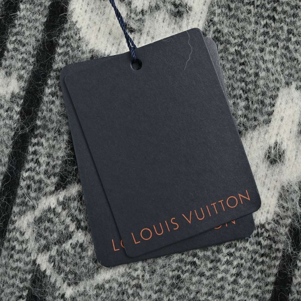 LV Sweater-486