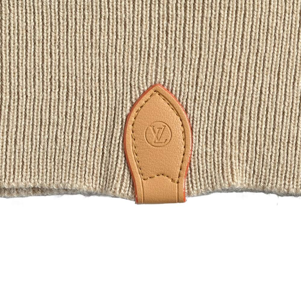 LV Sweater-474
